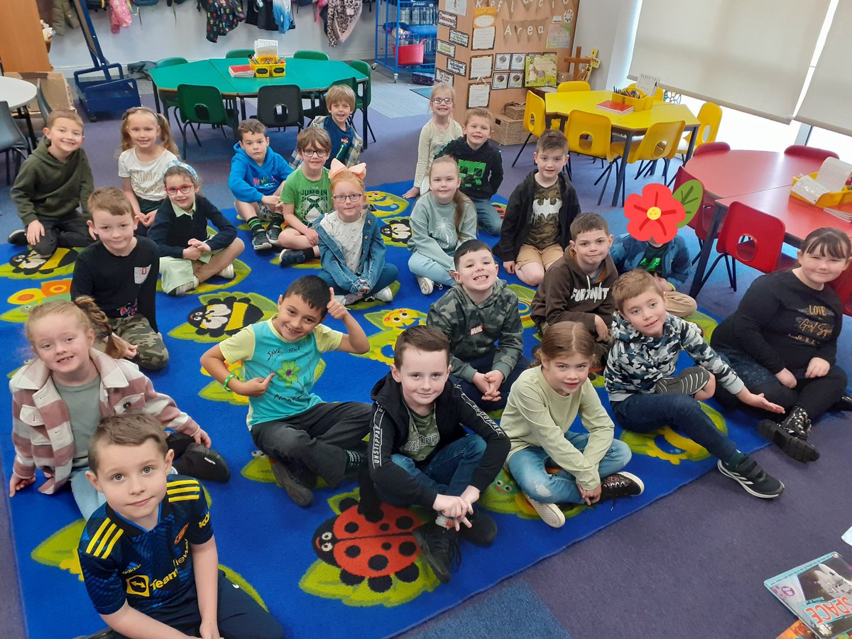 ChurchEco's tweet photo. It was just fantastic to see so many of the children wearing greens, blues and browns as part of #EarthDay2022 Here are are the children from @ALishakClass showing their enthusiasm for ur planet! @EcoSchools @witton_walkce @HeadWittonWalk https://t.co/tnMCfY9Xxd