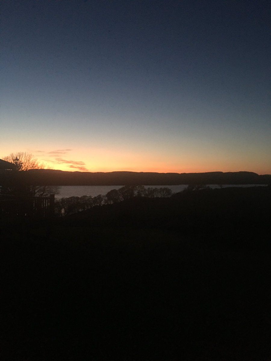 Zippy38's tweet photo. Waiting for the badger to come out - view is not too shabby! https://t.co/um5OTqaKCt