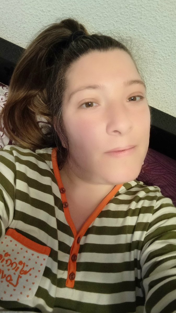 ONILEGNA2's tweet photo. #fotos 
#sinfiltros 
#naturalcomolavidamisma 
#viernes 
#noche 
#comienzaelfindesemana 
#findesemana 
#acostadita 
#enlacamita 
#agustito 
#estiradita
#viendolatele https://t.co/fG3pY9Uwsn