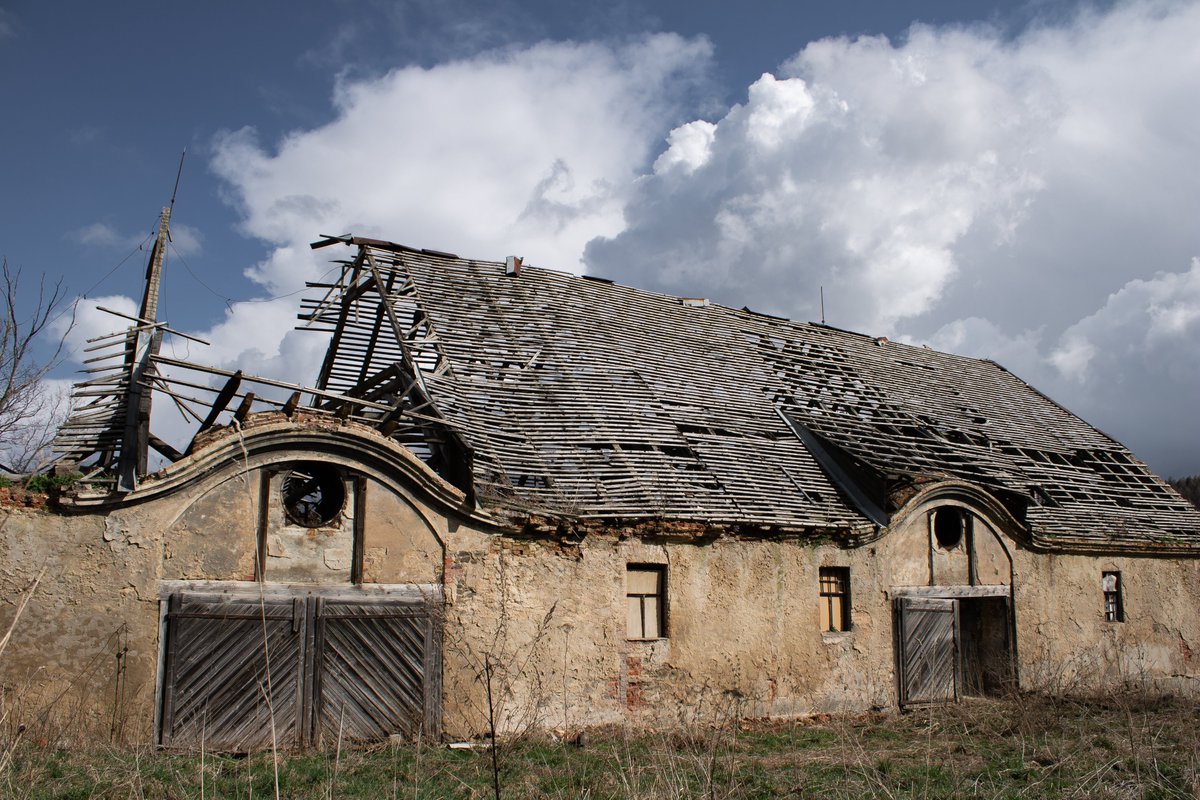 PaWellAi's tweet photo. My broken house https://t.co/mCxxuu4h5N