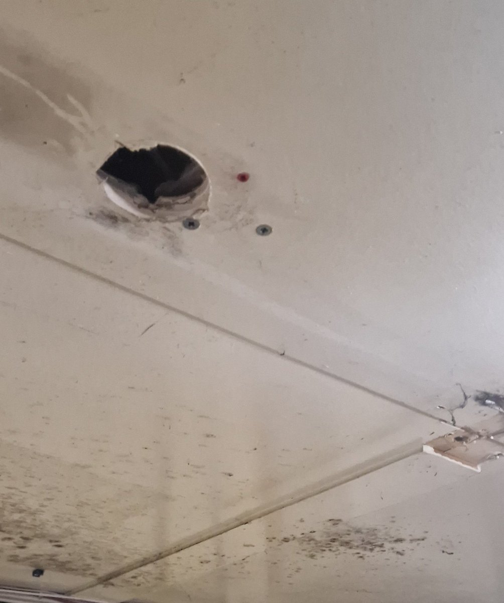 RedandWhiteFire's tweet photo. Fire Risk Assessment 🔥 Compartmentation fails 😳 
If fire breaks out in your premises, can it be contained or could it spread quickly through gaps and holes? 
#fire #fireriskassessment #firesafety #compartmentation #keepsafe #savelives #fireextinguisher  #supportsmallbusiness https://t.co/7YJadnOWZb