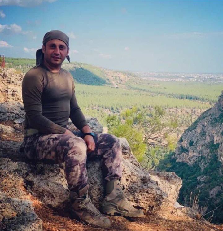 TTAgrup's tweet photo. " ŞEHİDİN VAR TÜRKİYE "
Suriye’de zırhlı aracımıza yapılan saldırı sonucu Polisimiz Aytaç Altunörs Şehit oldu.
Türk milletinin başı sağ olsun. https://t.co/ffjzsafw9A