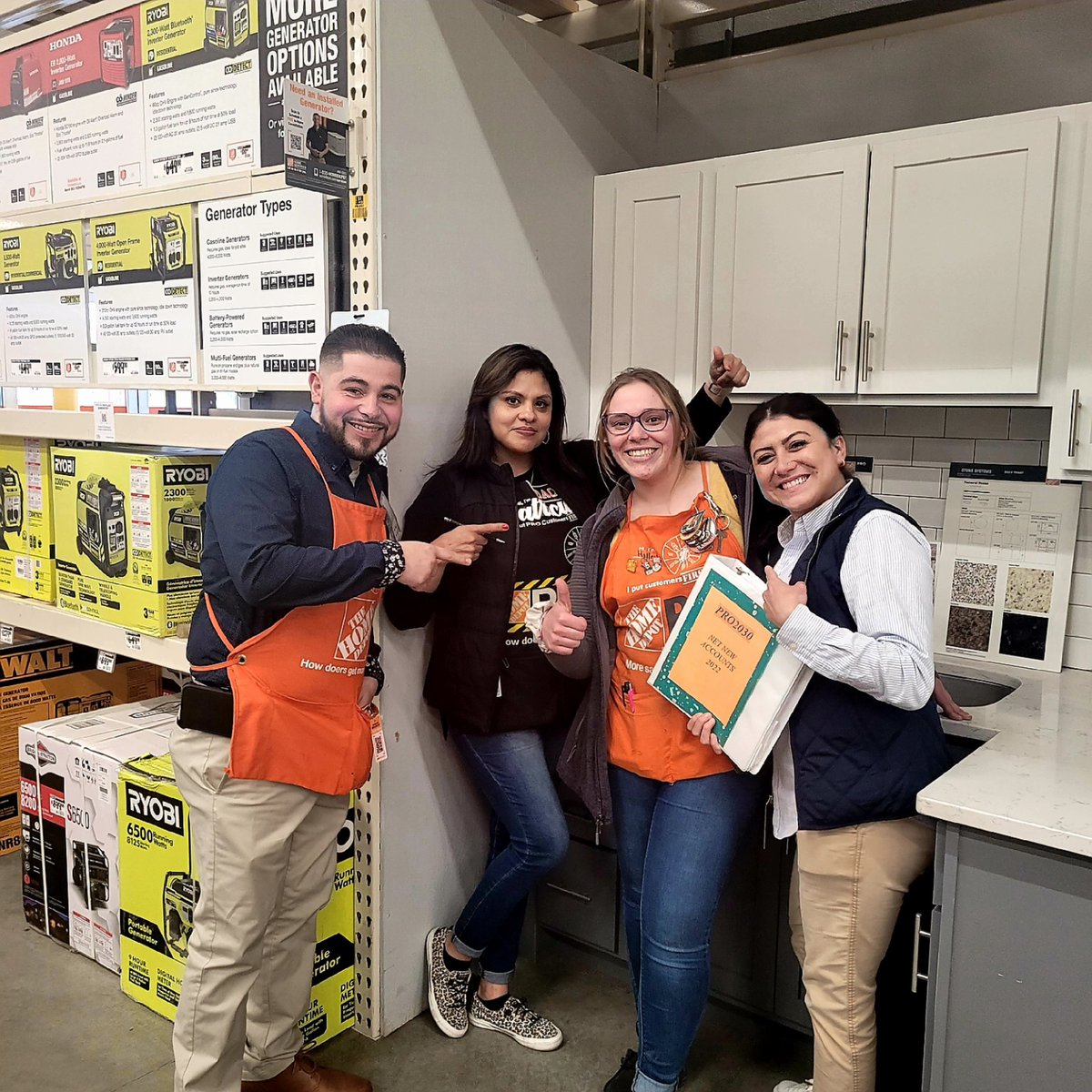 Finished the week off strong 💪 
With 21 Commercials and 16 Pros
#inittogether #prostrong2030 
#4Xperks <a href="/BethRoyHD/">Beth Roy</a> @ChristyWillste1 <a href="/EAlvarez_00/">Elizabeth</a> <a href="/halley_michalak/">Halley Michalak</a> <a href="/Manny_CubFan/">manuel romero</a> <a href="/CesarCa04080770/">Cesar Castro</a>