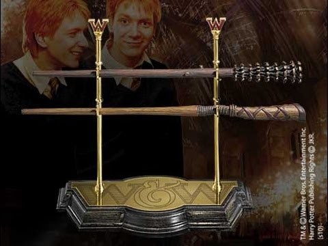 CeliaFlo3's tweet photo. ⚡LE SAVIEZ-VOUS ? ⚡
George Weasley a donné sa baguette à son fils et à garder celle de son frère, Fred. 

Quel belle hommage /*
#HarryPotter #fredweasley #georgeweasley https://t.co/P0MjbI2D5c