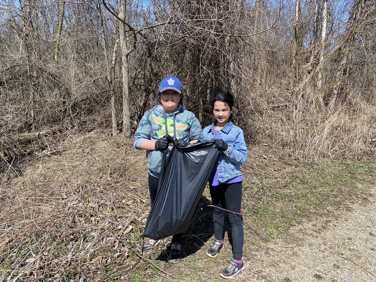 mrncaputo's tweet photo. Earth Day Clean Up 🌎 @SMCDSB_SJA https://t.co/FMHNI5PwVg