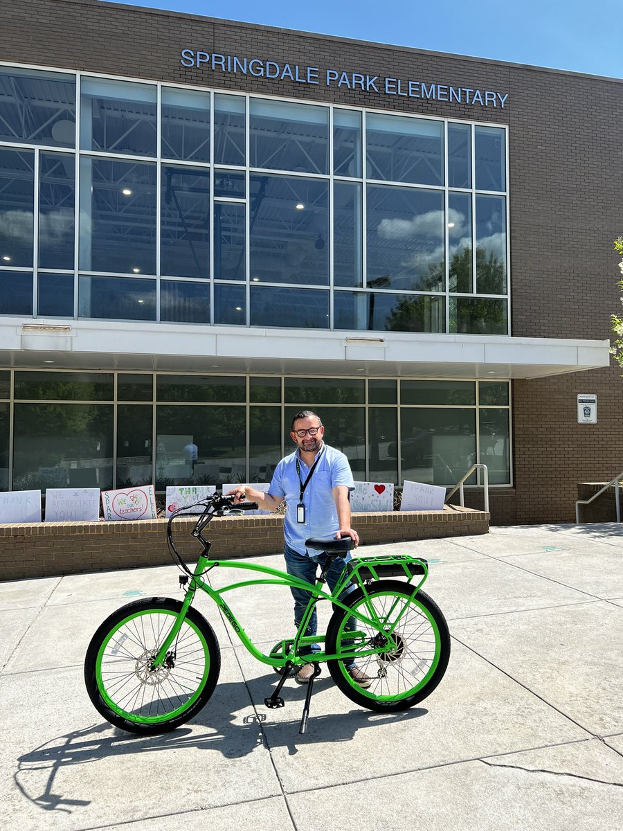 _andysanders's tweet photo. @SPARKpto is happy have this amazing @PEDEGO e-bike as our raffle prize at Spark Before Dark. Get your tix at https://t.co/XaVxLFfKq9. 🐉🚴‍♀️ https://t.co/LLaBny5KKD