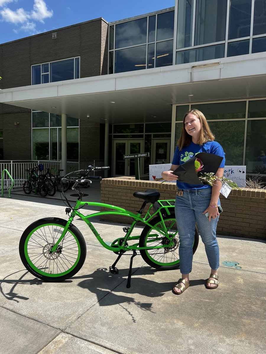 _andysanders's tweet photo. @SPARKpto is happy have this amazing @PEDEGO e-bike as our raffle prize at Spark Before Dark. Get your tix at https://t.co/XaVxLFfKq9. 🐉🚴‍♀️ https://t.co/LLaBny5KKD