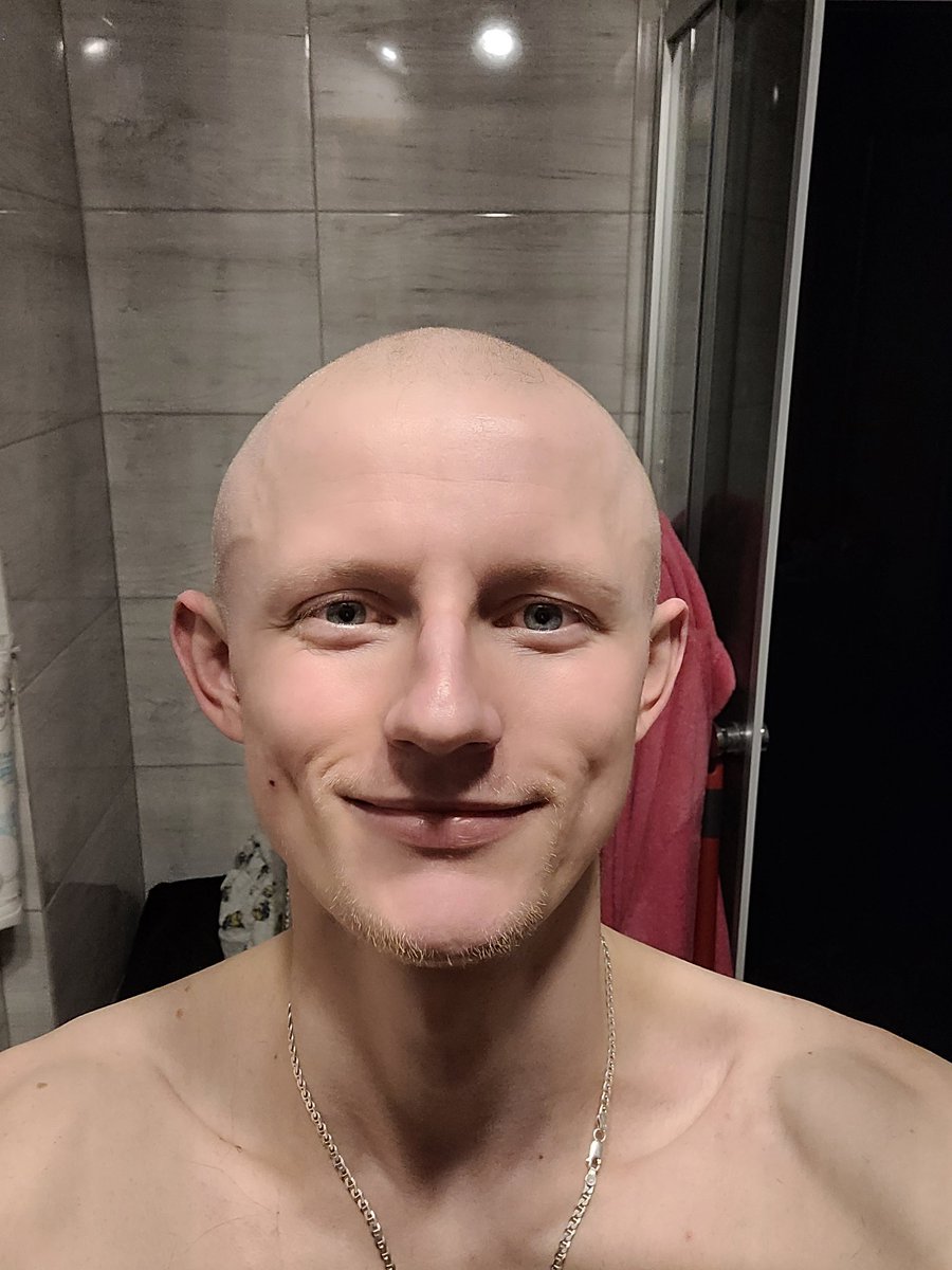 JanStanislawki's tweet photo. Fresh head shave 😈😈😈😈 https://t.co/KW1661ZCsy