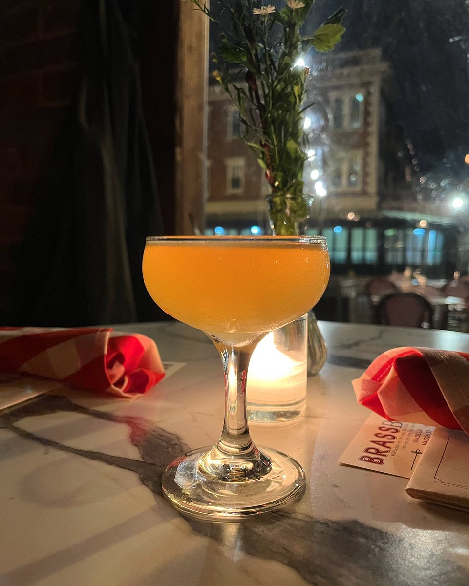 brassbarstl's tweet photo. on being and having • leatherbee vernal lavender almond gin, bruto americano, velvet falernum, and lemon.
On the cocktail menu at Brass Bar 🥀 Created by Bar Manager Fionna Gemzon.
#cocktails #stldrinks #brassbarstl https://t.co/VyWFyrRhUO