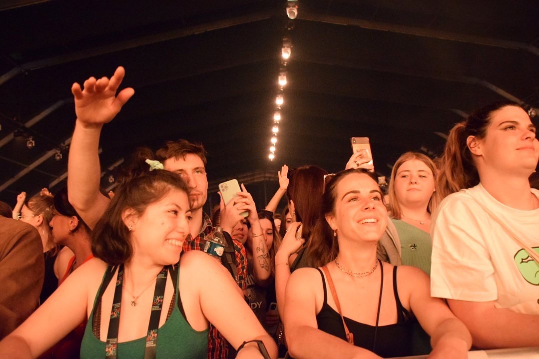 festincentre's tweet photo. Polo & Pan enflamme le W @printempsdb 🔥🤩
#pdb22 #printempsdebourges #poloandpan #festival #concert #bourges https://t.co/G5AJqFKpQt
