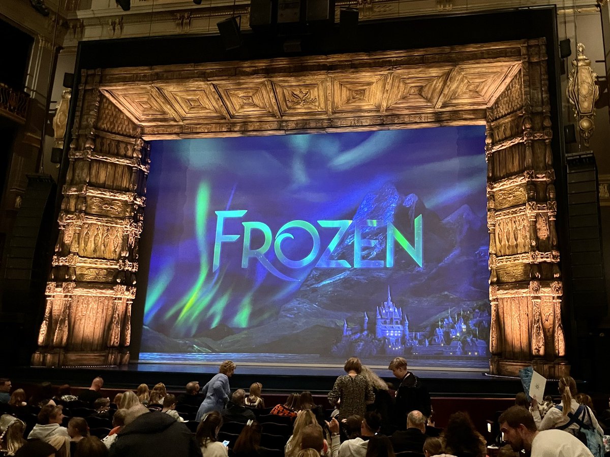 Were we surrounded by hundred of mini-people dressed as Elsa? Yes. 

Did we hear lots of children warbling ‘Let It Go’ badly? Yes.

Did we care? No, we did not! Not in the slightest!

<a href="/frozenlondon/">Frozen The Musical</a> and <a href="/SamanthaBarks/">Samantha Barks</a>, you were absolutely incredible! What an amazing show! ❄️