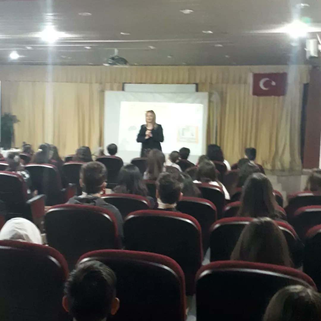 RemziSerif's tweet photo. İnternet Haftası etkinlikleri kapsamında okulumuz 7. sınıf öğrencilerine "Güvenli İnternet Kullanımı" konulu seminer düzenlenmiştir.
@boduroga 
@ilce_mem 
@izmir_ilmem 
@izmireba 
@tcmeb https://t.co/7KsQtnTbT7