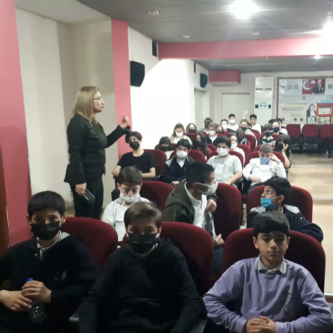 RemziSerif's tweet photo. İnternet Haftası etkinlikleri kapsamında okulumuz 7. sınıf öğrencilerine "Güvenli İnternet Kullanımı" konulu seminer düzenlenmiştir.
@boduroga 
@ilce_mem 
@izmir_ilmem 
@izmireba 
@tcmeb https://t.co/7KsQtnTbT7