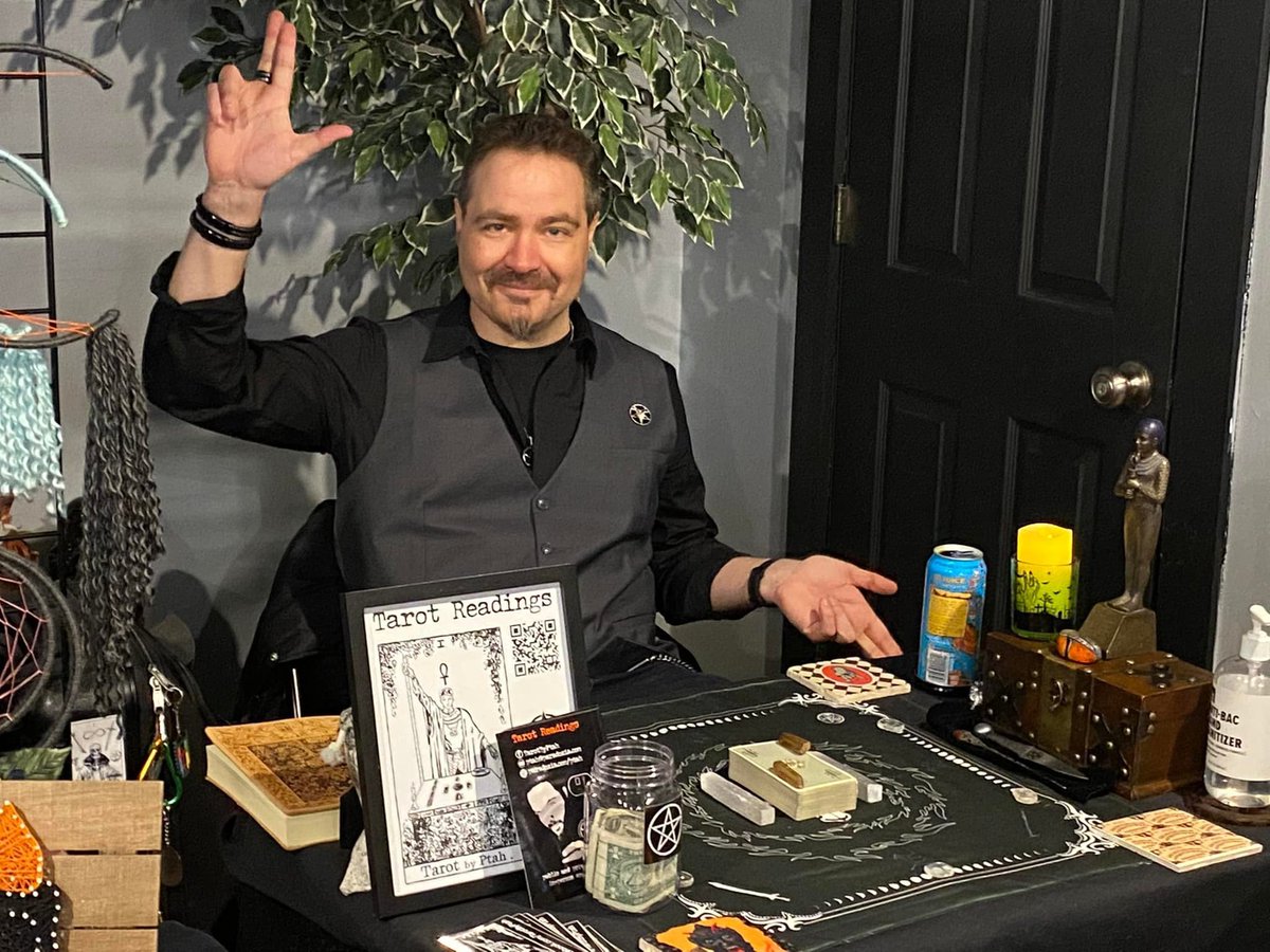 VisuallyOddCon's tweet image. Be sure to see Tarot by Ptah for a reading at the 2022 Visually Odd Con on April 23rd and 24th!