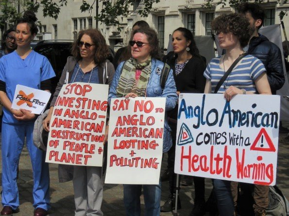 Ccajar_Eng's tweet photo. At shareholder meetings of @AngloAmerican different social groups requested that they reiterate the lawsuit to exploit the #BrunoStream ecosystem. In January 2022, it sold its shares without responding for environmental liabilities, but maintains the lawsuit. https://t.co/Ou3EPHjnEE