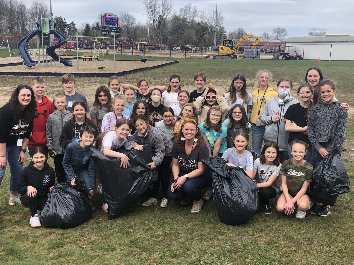 Happy 🌎 Day! Our servant leaders from Student Council, Builders Club &amp; Kind Club spent Friday afternoon taking care of our local community by picking up trash 🗑 on the CMS campus &amp; 🏈 stadium. #WeAreChardon #EarthDay2022 @MarissaLSW <a href="/ChardonMS/">ChardonMiddleSchool</a>