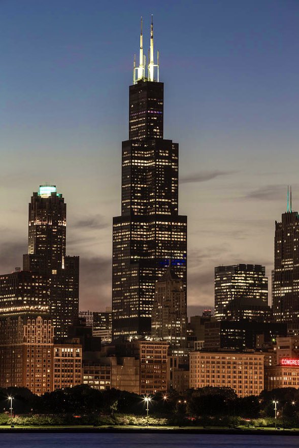 I’ll be operating 146.520 simplex this evening from the Willis Tower Skydeck — 1,353 feet AGL! If you’re in the Chicagoland area, let’s make a QSO! #HamRadio 

Watch this thread for updates on specific timing.