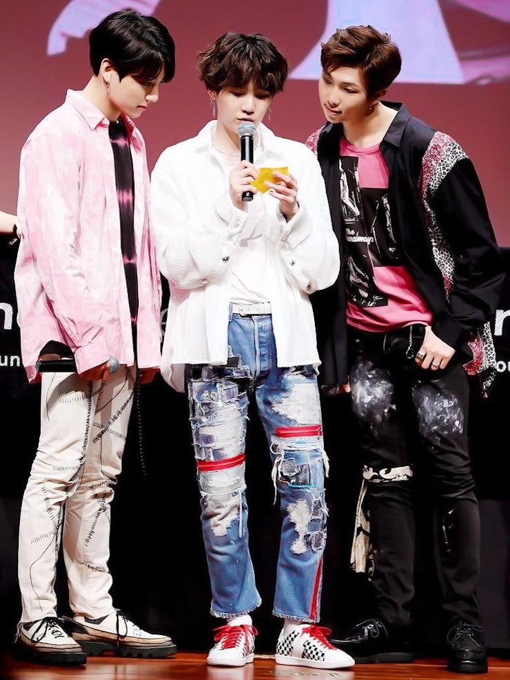 namgikookfiles's tweet photo. curious babies 🥹 https://t.co/rPRl66vAW9
