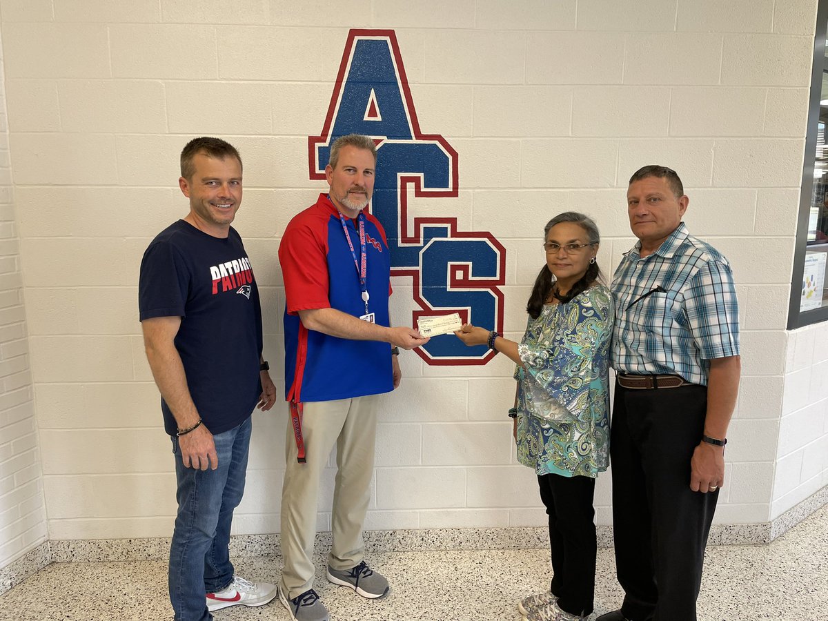 scipats's tweet photo. Thanks to the Allen County League of Artists and Craftsmen for their generous donation to support ACS students taking Advanced Placement courses. The Science department offers AP classes in Biology, Chemistry, Environmental Science, Physics, and Computer Science. https://t.co/JvcPEf2kbc