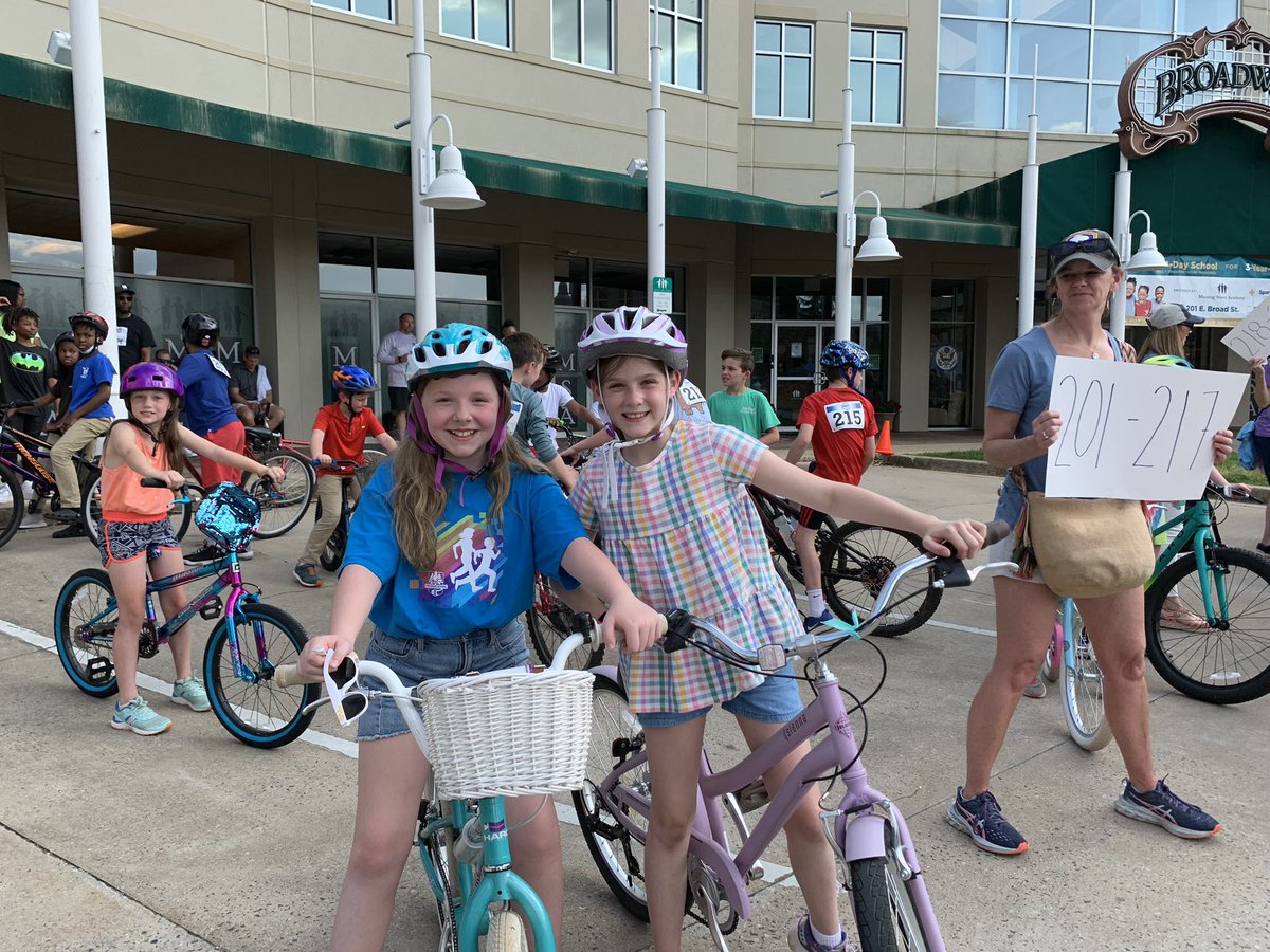 palspartanburg's tweet photo. Our @MaryBFoundation Kid's Race is about to begin! #Fastestnight https://t.co/Cen6UMoAtZ