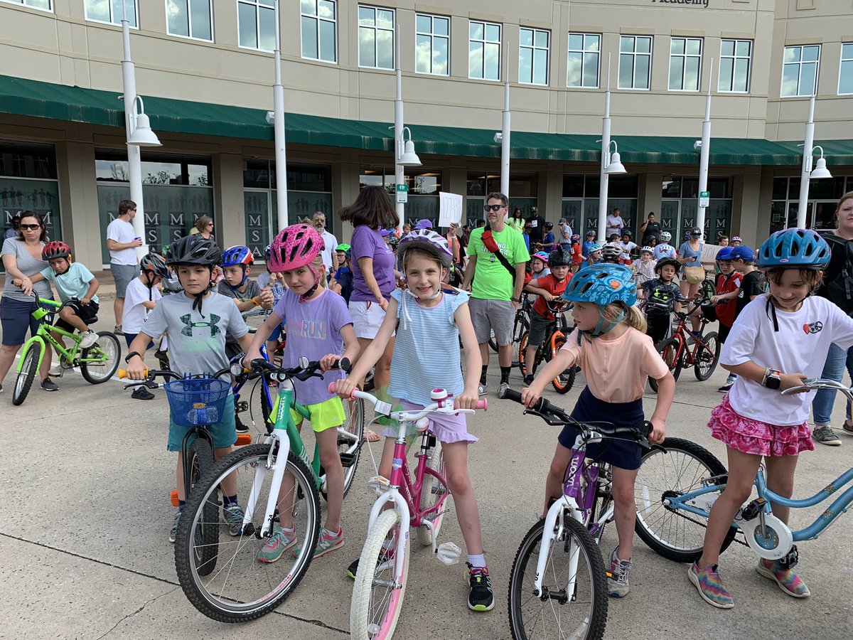 palspartanburg's tweet photo. Our @MaryBFoundation Kid's Race is about to begin! #Fastestnight https://t.co/Cen6UMoAtZ