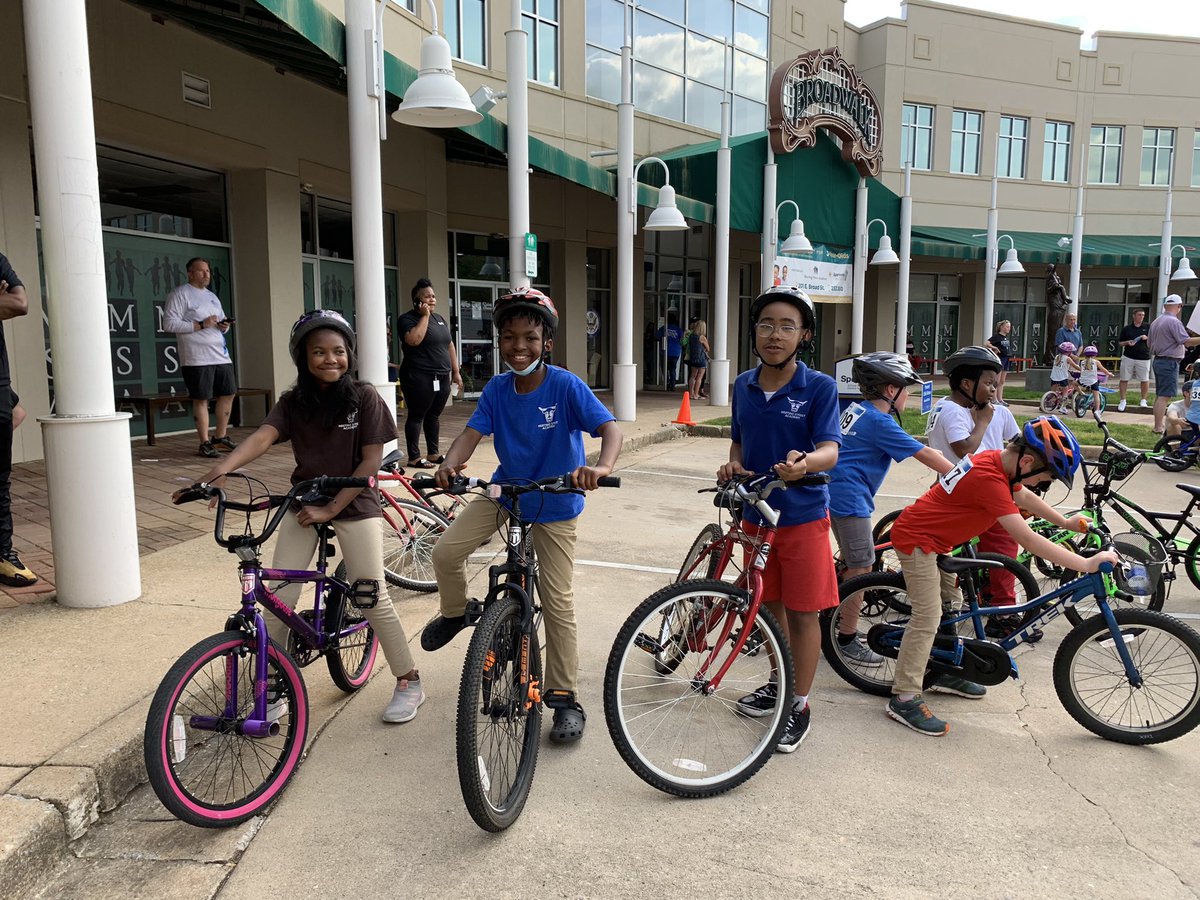 palspartanburg's tweet photo. Our @MaryBFoundation Kid's Race is about to begin! #Fastestnight https://t.co/Cen6UMoAtZ