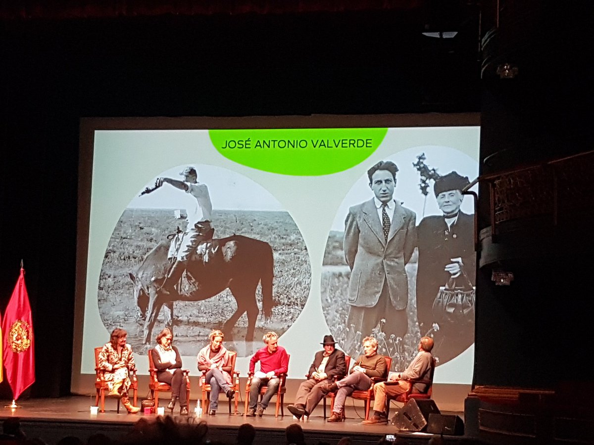 NereaUVA3's tweet photo. Hoy para celebrar #ElDiaDeLaTierra  nos hemos adentrado un poquito más en aquello que empezaron hace 50 años y que aún, por desgracia, se sigue ignorando. Cuidemos la naturaleza, ya que somos naturaleza  #DCSUVA #EstrategiasCCSS #Influencereducativo https://t.co/x7V4kdSBOy