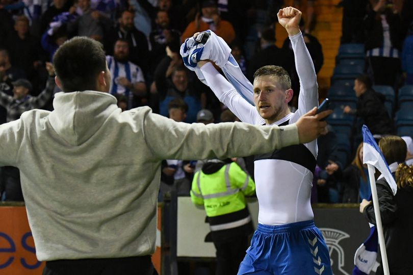 Kilmarnock back in Premiership as they clinch dramatic 2-1 win over Arbroath
bit.ly/3v68rj2