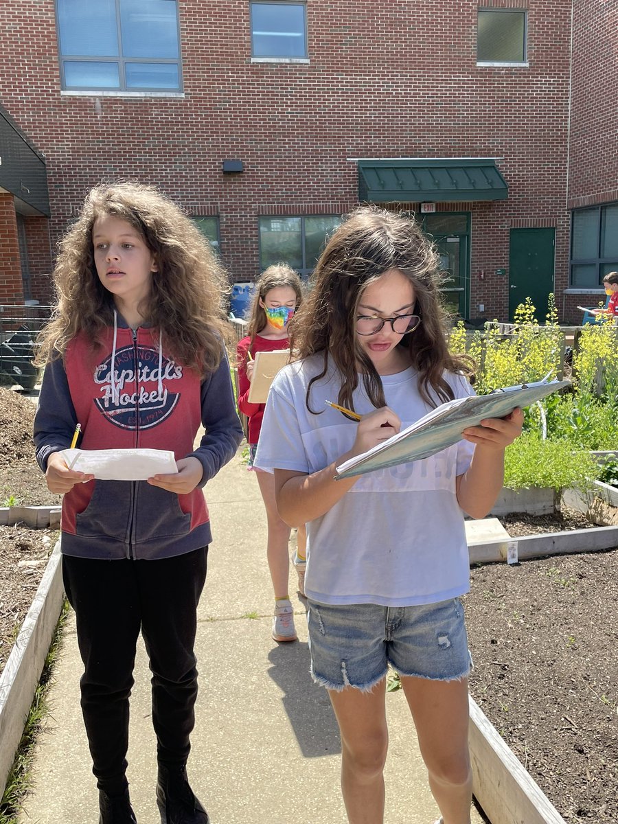 parrclass's tweet photo. Celebrated Earth Day 🌎 with a scavenger hunt in the garden! @StratfordLndgES https://t.co/70ihznqahk