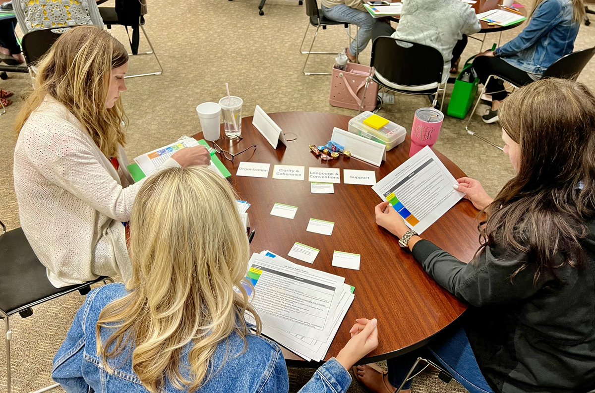 CarlenaSheeran's tweet photo. Great day today talking about KY Academic Standards for Reading & Writing @GRRECKY with the most wonderful @HardinCoSchools people! 😊@HCS_ISD #HCSStrongerTogether #GreatTeam #GreatPD https://t.co/BGHtcr2pmY
