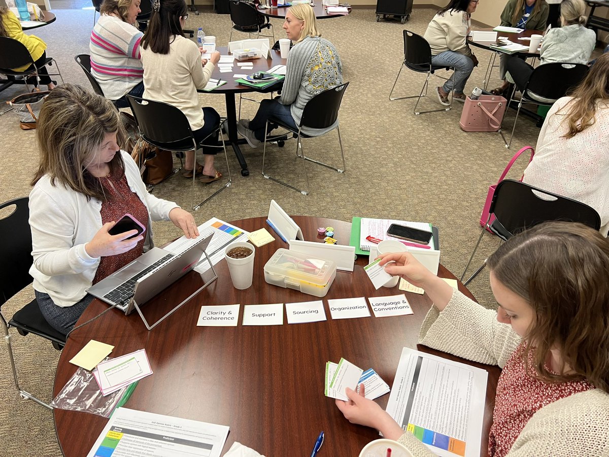 CarlenaSheeran's tweet photo. Great day today talking about KY Academic Standards for Reading & Writing @GRRECKY with the most wonderful @HardinCoSchools people! 😊@HCS_ISD #HCSStrongerTogether #GreatTeam #GreatPD https://t.co/BGHtcr2pmY