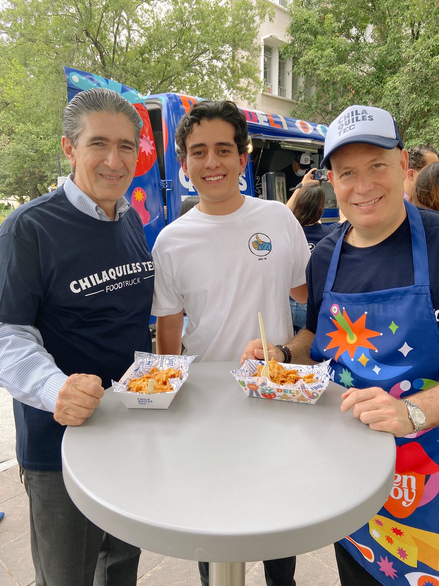 ¡Muchas felicidades a Tec Foods! 💙 Hoy oficialmente quedó inaugurado el Food Truck Chilaquiles Tec 🐏 Ahora puedes tener chilaquiles donde quieras 🙌🏼 <a href="/TECcampusMTY/">TEC Campus Monterrey</a>
