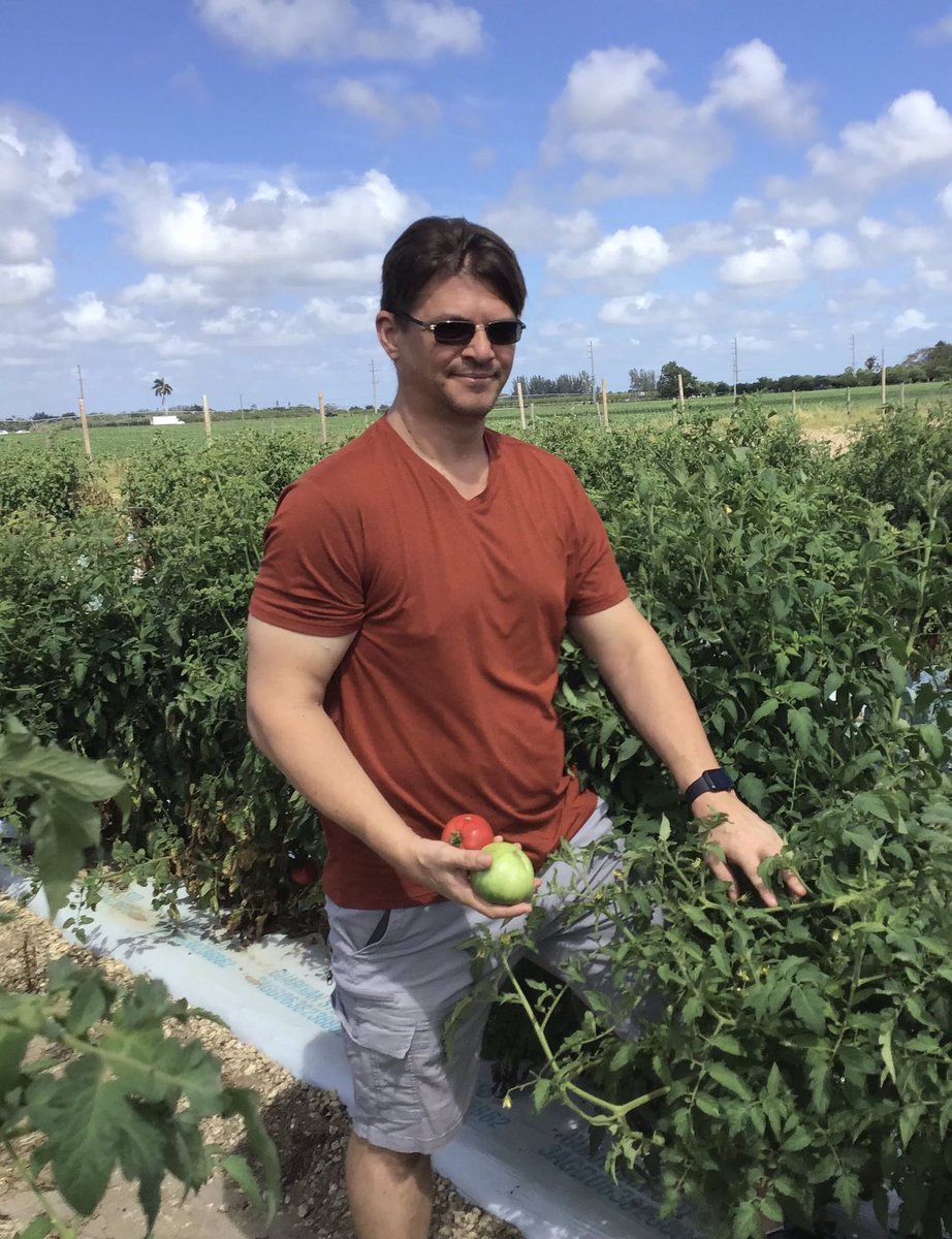 TeenasPrideCSA's tweet photo. https://t.co/AjK5AwA5Tl farm market open Saturday 10-4pm vine ripe or heirloom tomatoes available for canning https://t.co/4IePtIXtTn