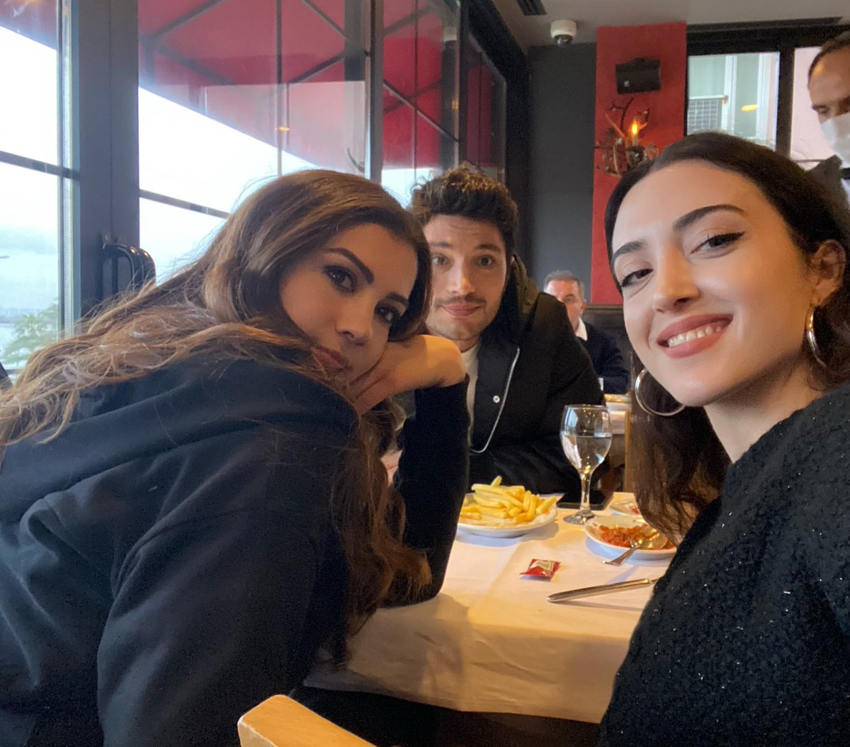Marleey_Sarfati's tweet photo. Bu da benden son 🤍 https://t.co/ivCBGHzODH