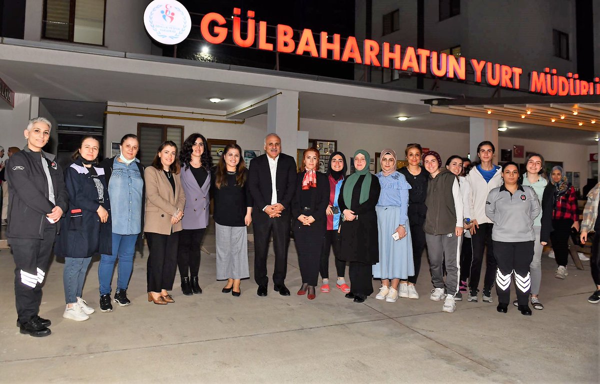 TrabzonKYGM's tweet photo. Trabzon Büyükşehir Belediye Başkanı Murat Zorluoğlu ve eşi Sevcan Zorluoğlu, iftarda Gülbahar Hatun Yurdu öğrencilerimiz ile bir araya geldi. https://t.co/H9A99pAcxC