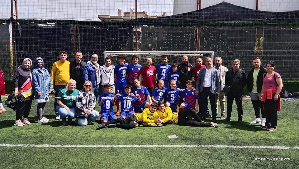 RemziSerif's tweet photo. "Yıldız Erkek Futbol Takımımız" ve "Voleybol Takımımız" Karabağlar İlçe Şampiyonu olmuşlardır. Öğrencilerimizi ve beden eğitimi öğretmenlerimizi tebrik ediyor, nice başarılar elde etmelerini temenni ediyoruz.
@boduroga 
@ilce_mem 
@izmir_ilmem 
@tcmeb https://t.co/3JdTg4qERi