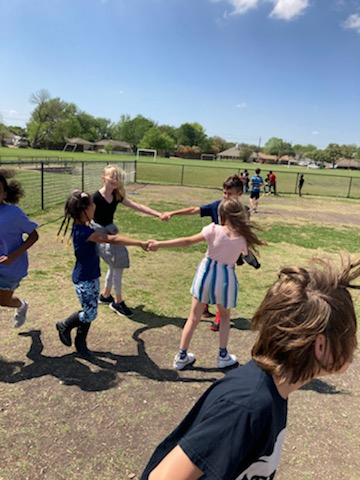 ChristiePasar's tweet photo. Our students outside having some Spring fun! https://t.co/18wRQVIS4w
