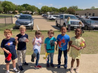 ChristiePasar's tweet photo. Our Kinder twins enjoyed the Spring air too!! https://t.co/nEIMAXpuLh