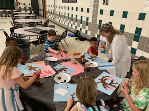 ChristiePasar's tweet photo. Students creating cherry blossom trees with the assistance of an amazing helper! https://t.co/6nmfXYc6gz
