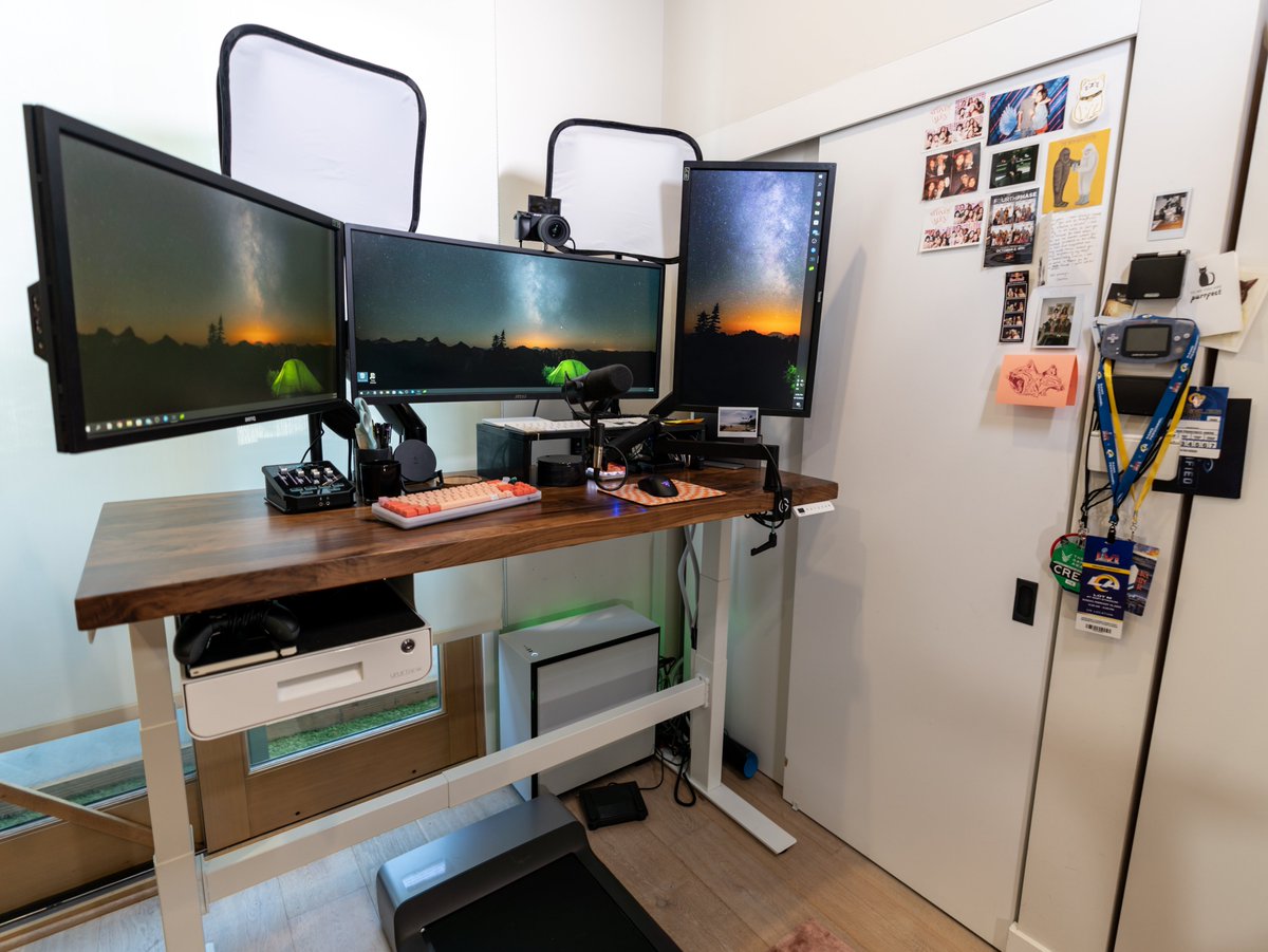 Finally finished off my office upgrade with a new desk from @UPLIFTDesk !! Tytyty !! 🤠 Truly cannot recommend a standing desk enough ya'll - my brother had one for about a year, converted me, and now I'm here to convert you - if you're curious: bit.ly/Sydsogood