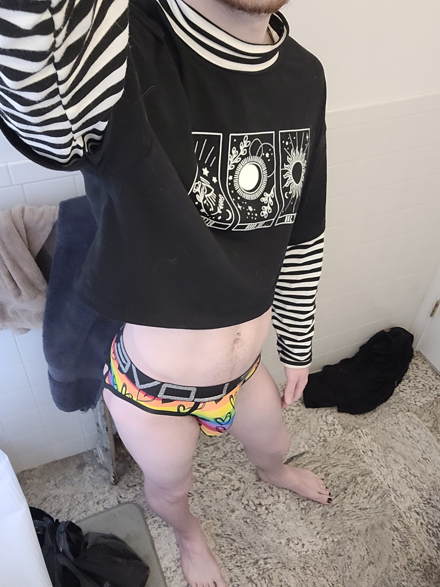 Feeling cute in this crop top too! https://t.co/yWnZ6VYBl8