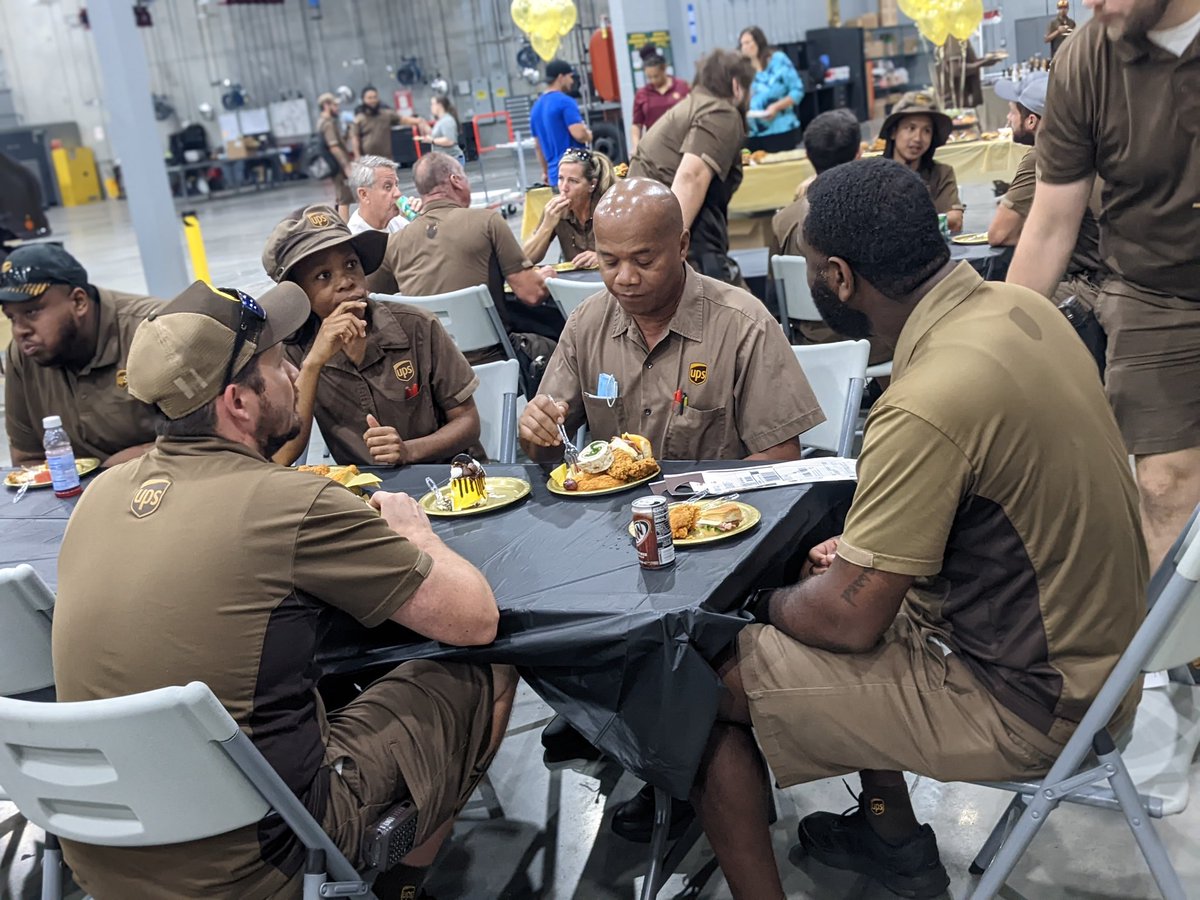 Today we celebrated one of our favorite drivers, Will Harris, on his accomplishment into the Circle of Honor! Way to go Will 💛🤎