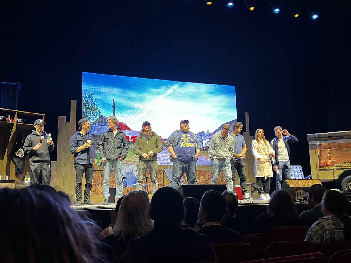 PodcastNtr's tweet photo. Looking forward to #letterkennylive @TheOrpheum in #Boston @KTrevorWilson @MichelleMylett #VIP #Pitterpatter #puppers #hardno https://t.co/qJO7uPr5Hq