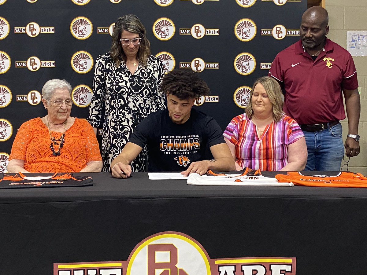 Joined by his family, Aden Nyekan signs to play college basketball at Georgetown College. We will have our interview with him online today at 104TheScore.com