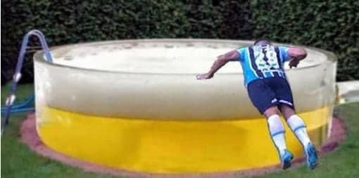BorrachosDoSul's tweet photo. QUEM FOI O GÊNIO!? MUITO BOM ISSO https://t.co/0ZAm3QE3Er