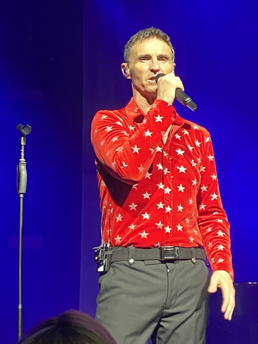 janetub40's tweet photo. Great night seeing the gorgeous @martiofficial 😍 https://t.co/Z1f9nSx8tK