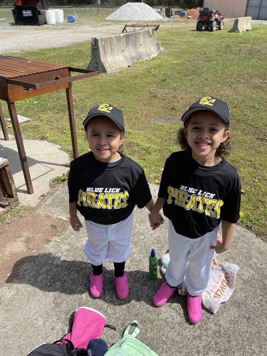 capt33w's tweet photo. Finally game day!! Cutest ball players ever…. https://t.co/ljqBmz9ptQ