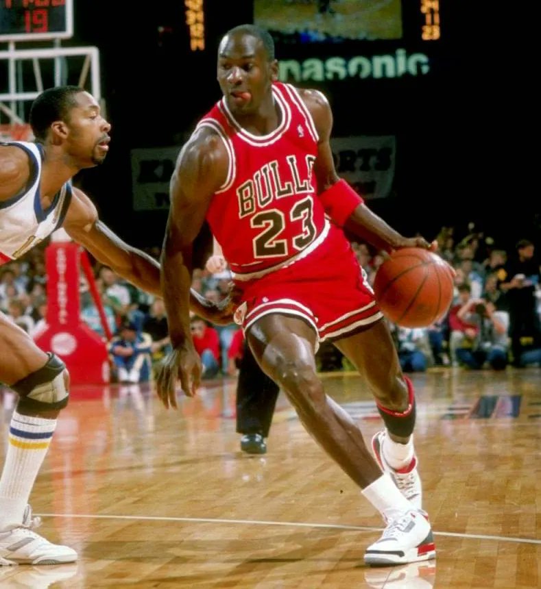 JustFreshKicks's tweet photo. Air Jordan 3 Retro OG “Fire Red” Returning in August 😍 https://t.co/3LzaJ159VW https://t.co/DXwvQEm1j2