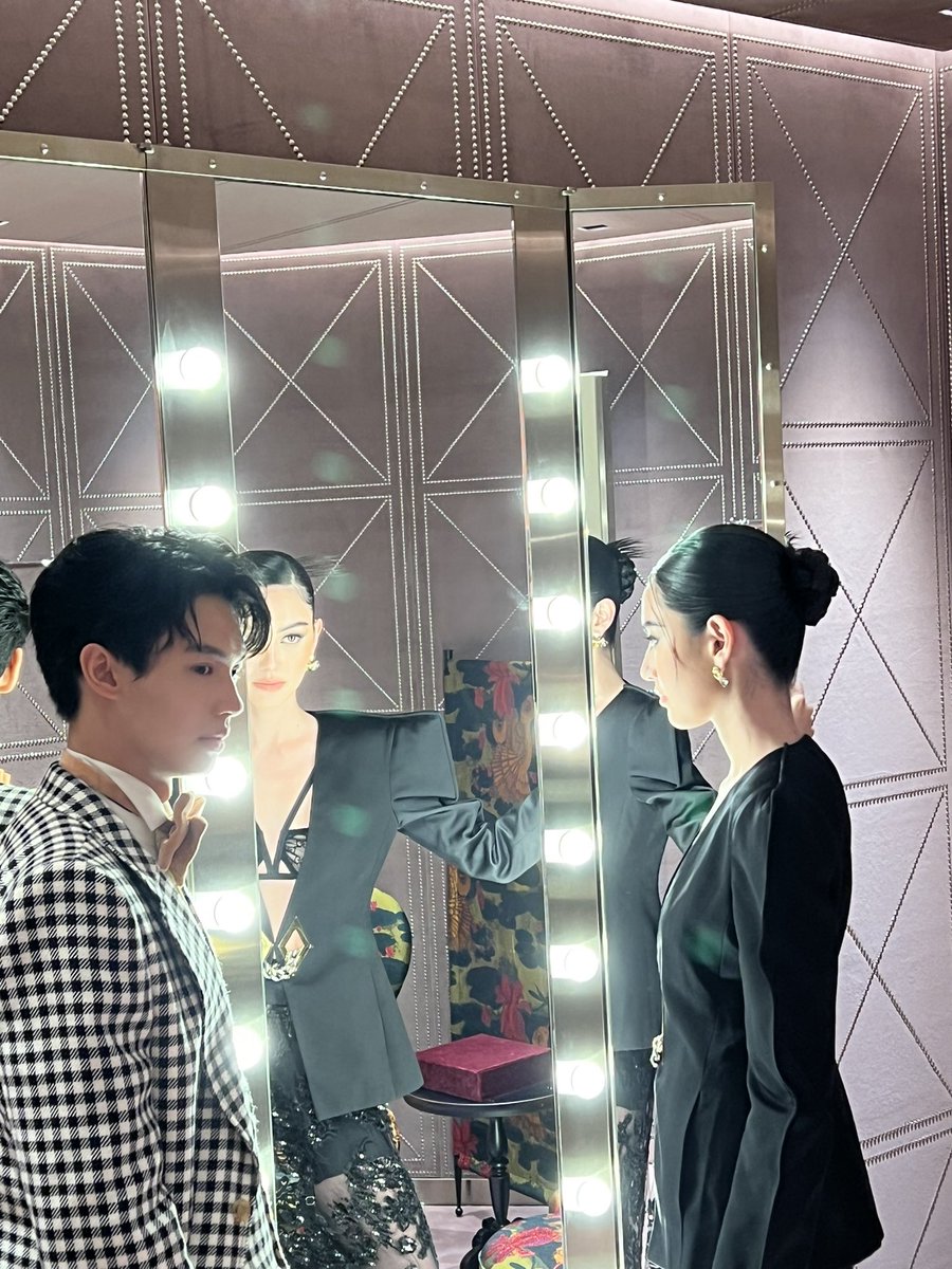 I like someone who set up the light shade and contrast of this Davika and Win Metawin photo that make them looks so fabulous and classy match with styling of @gucci cloths. #Gucci #GucciEmporium #davikah @DavikaH #winmetawin @winmetawin picture credit for @mintmag_th