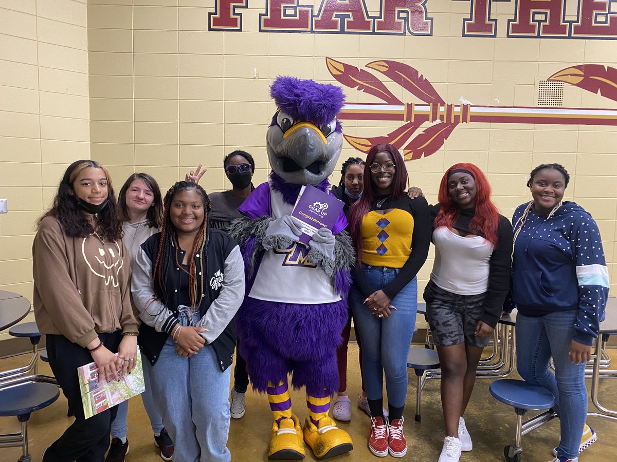GEARUPJC's tweet photo. Over 60 students from area high schools received acceptance to Summer College at Montevallo! @Miss_BelleSoul &amp; #FreddietheFalcon for celebrated with our PVHS students. It’s going to be an amazing summer! #GEARUPJeffersonCounty #GEARUPWorks #SummerCollegeatMontevallo https://t.co/QtcYlobFOM